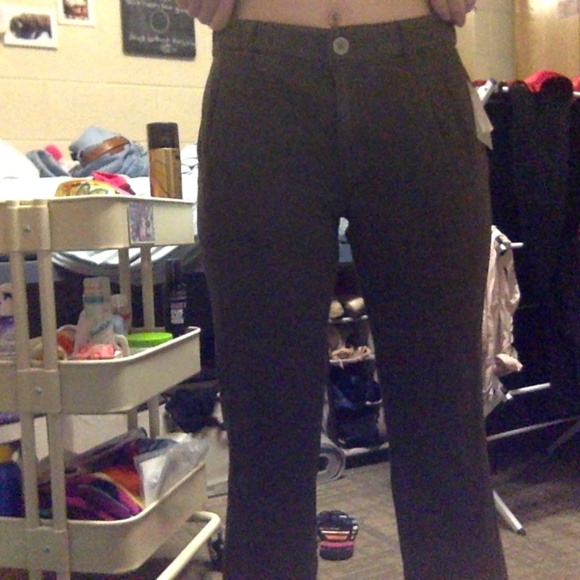 BDG Soft Cargo Capris - Picture 3 of 4
